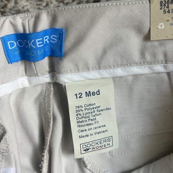 NWT Dockers Cream Tan Chinos Crisp Cotton Khakis Neutral Classic Vintage 12 - Picture 2 of 8